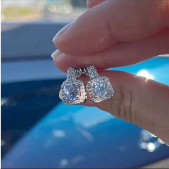 White Gold Plated Earrings simulated diamond Amazing New Sparkles luxury - Picture 7 of 7